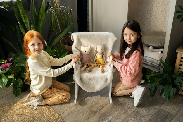 Раздвижная перегородка с занавеской - идеальное решение для отделения детского уголка в гостиной